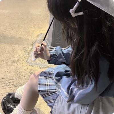 吉普车中的四人